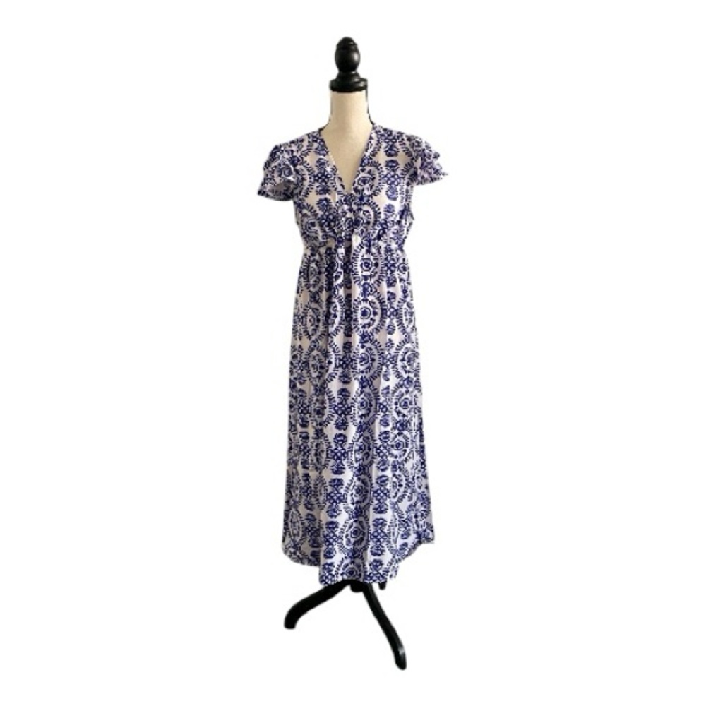 ♥️Cupshe♥️ Blue and White pattern maxi Dress, size (Med) - Picture 3 of 12